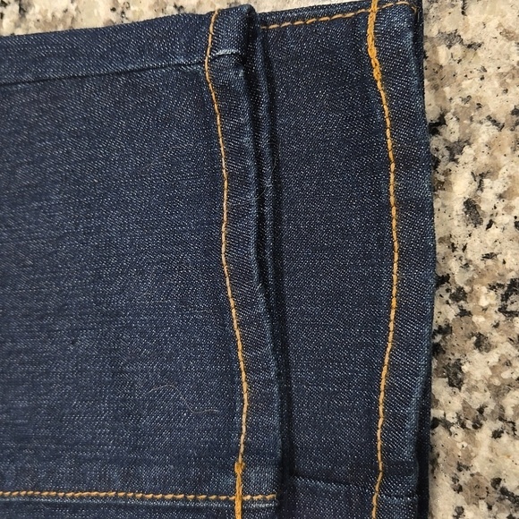 NWT. OLD NAVY MID-RISE SUPER SKINNY REGULAR. SIZE 10. DARK WASH. - Picture 10 of 10